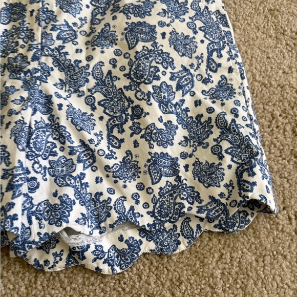 J. McLaughlin Petal Scalloped Shorts Blue White Bandana Paisley Print 6 (31) - Picture 4 of 12